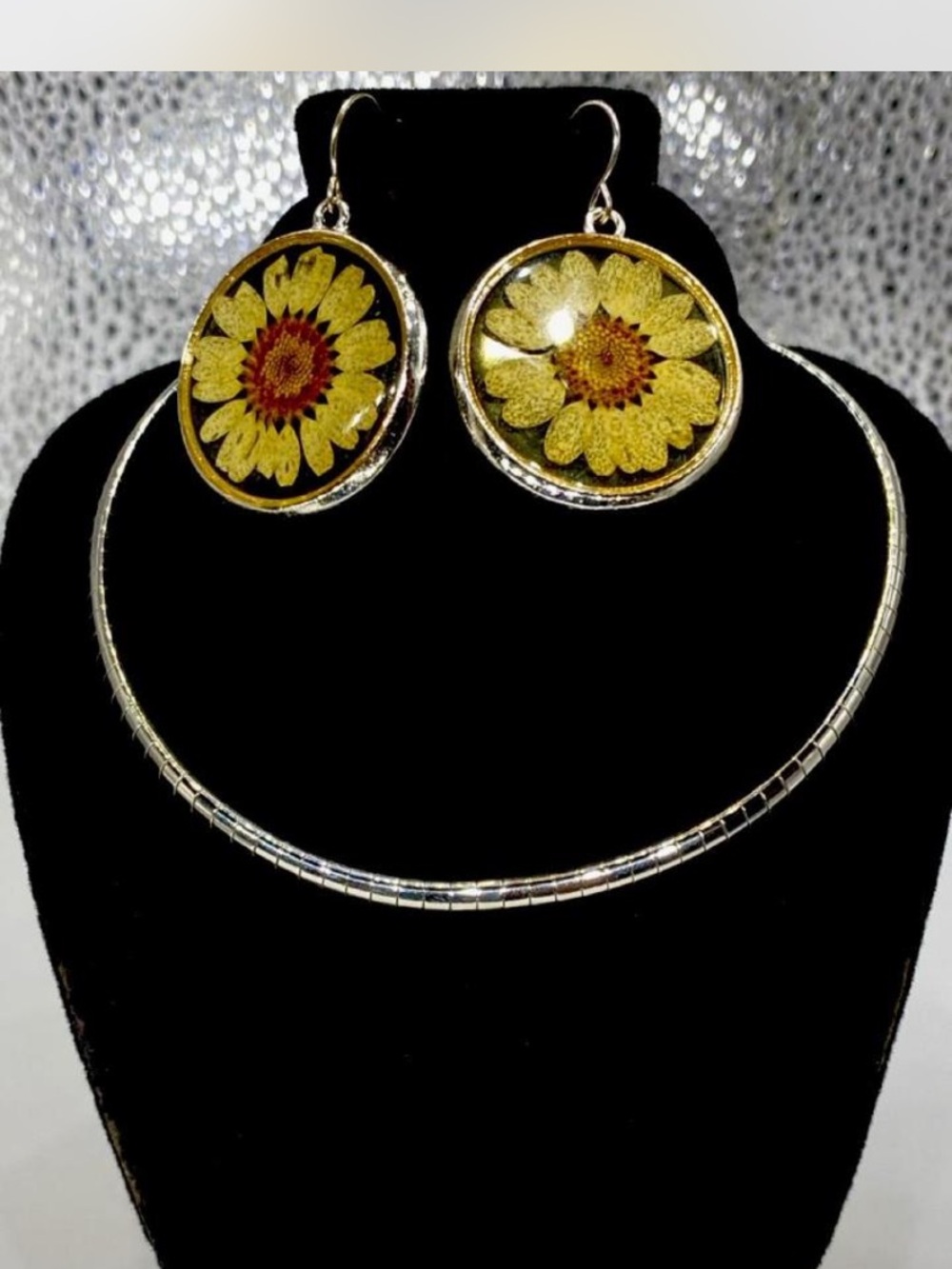 Ladies ^^^ Floral Earrings / Snake chain Necklace *^* Goldtone “ Lux ^*^